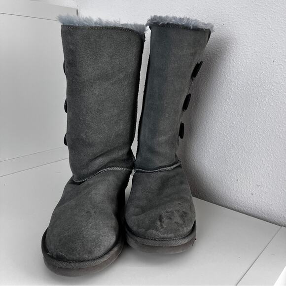 UGG Bailey Button Triplet II grey suede shearling boot size 9 - Picture 4 of 16